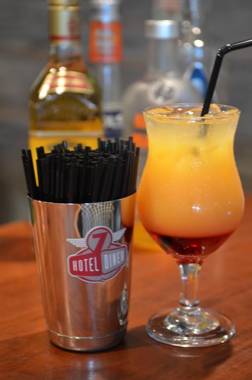 7Hotel Diner Halstead  Luaran gambar